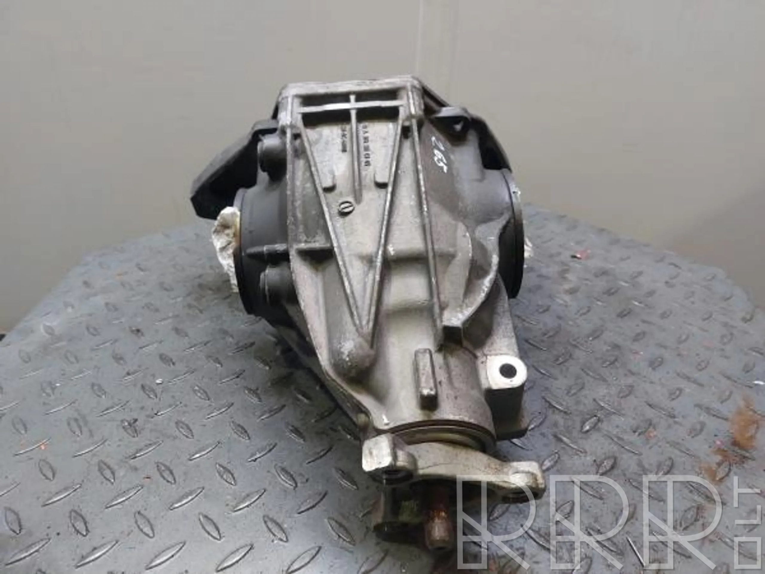 Mercedes-Benz C180 A2053510008 rear Differential