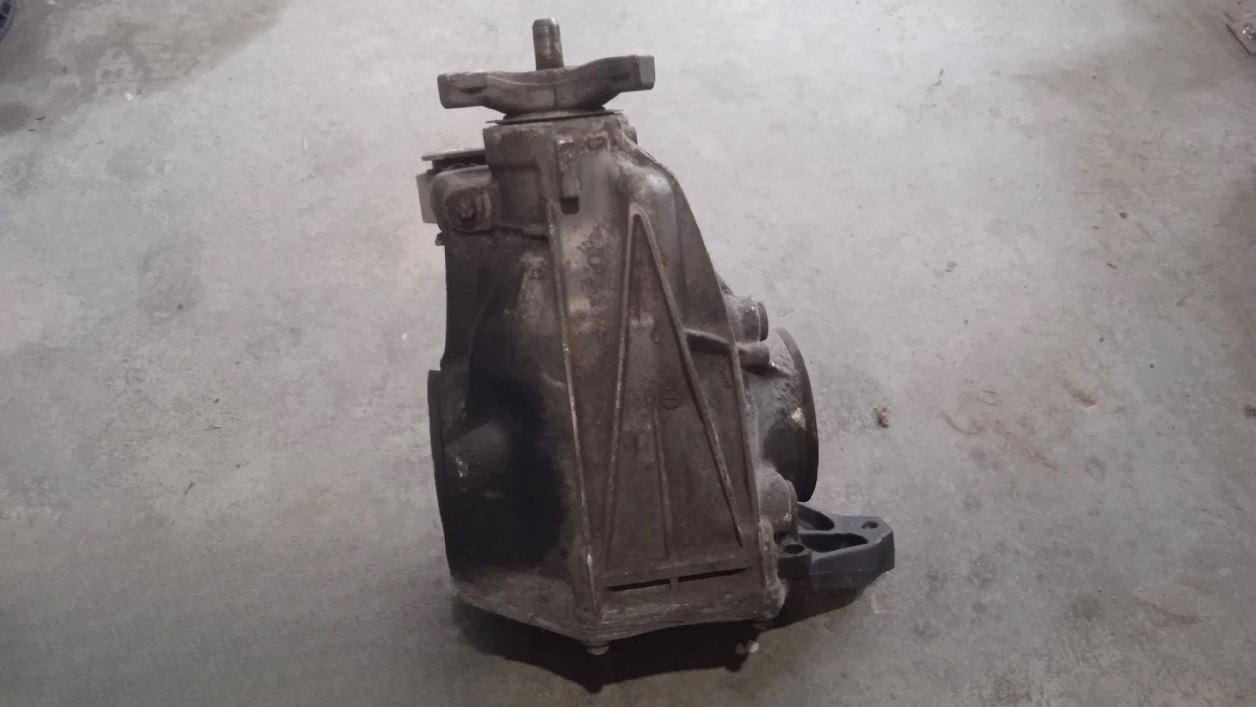 Mercedes Benz differential A2053510008